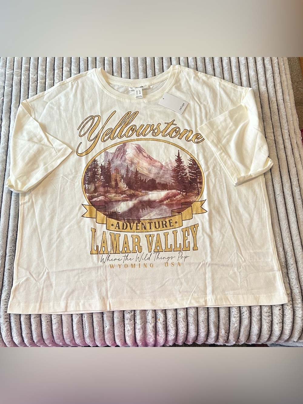 Yellowstone Lamar Valley Graphic Tee - Cream ptp27”